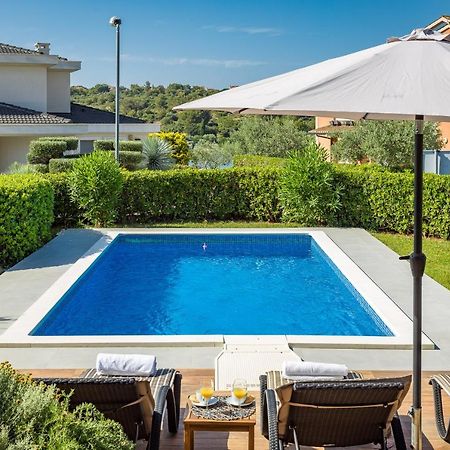 Lovely Istrian Apartment With A Private Swimming Pool And A Charming Garden Banjole Eksteriør bilde