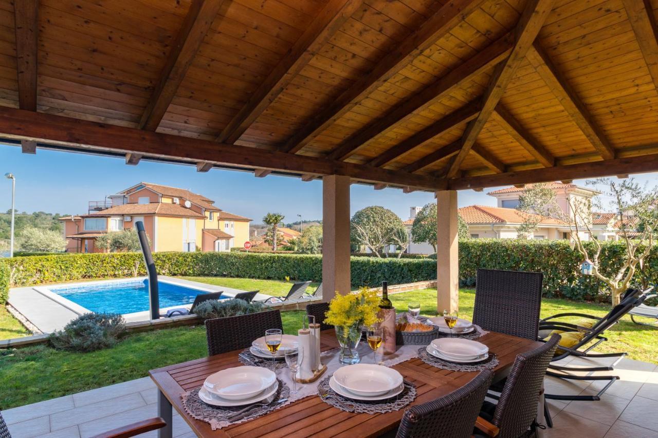 Lovely Istrian Apartment With A Private Swimming Pool And A Charming Garden Banjole Eksteriør bilde