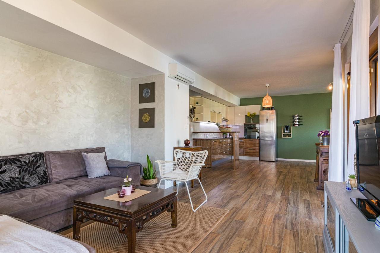 Lovely Istrian Apartment With A Private Swimming Pool And A Charming Garden Banjole Eksteriør bilde