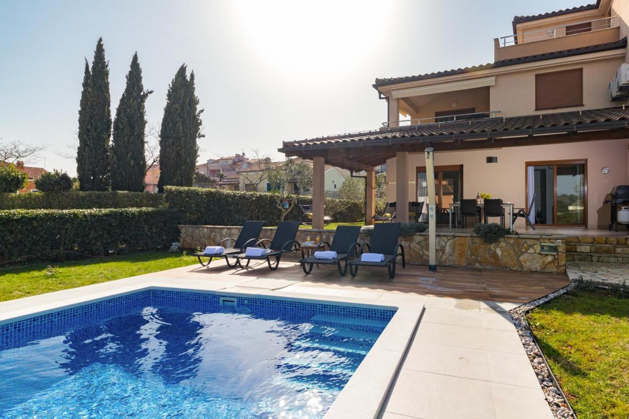 Lovely Istrian Apartment With A Private Swimming Pool And A Charming Garden Banjole Eksteriør bilde