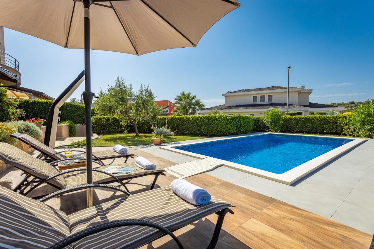Lovely Istrian Apartment With A Private Swimming Pool And A Charming Garden Banjole Eksteriør bilde